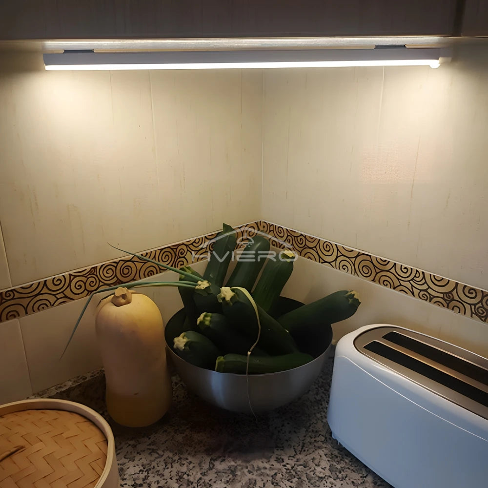 Luz LED con Sensor de Movimiento 
Recargable por USB